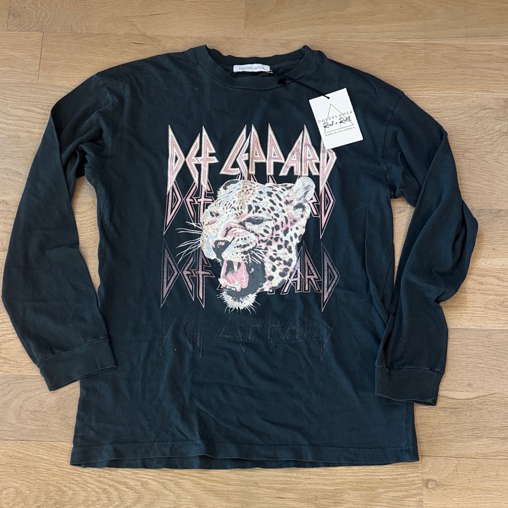 Women’s  Long-Sleeve Graphic Tee